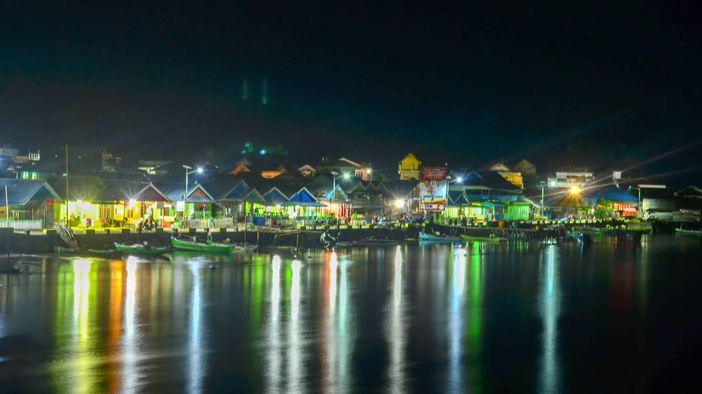 Milhat Pesisir Sungai Buol dari Malam Hari