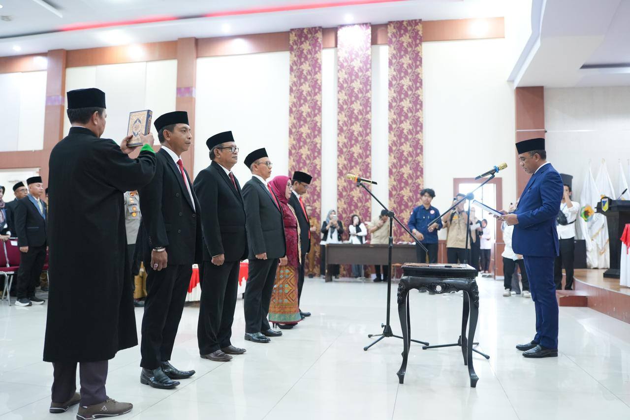 Anwar Hafid melantik komisioner Komisi Informasi Provinsi Sulawesi Tengah Tahun 2025–2029
